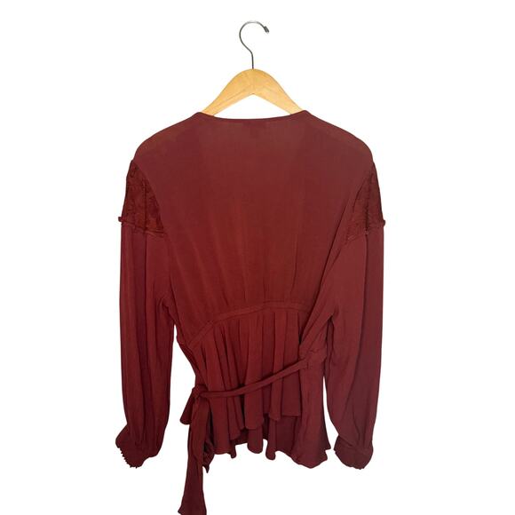 Torrid Crinkle Gauze Lace Inset Surplice Top Blouse Women’s Sz 1 1X/14-16 Red - Picture 8 of 10